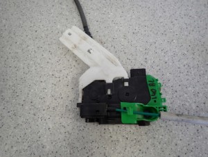 HYUNDAI i40 KOMBI 11-15 ZAMEK TYLNY LEWY 2/7 MINIATURA