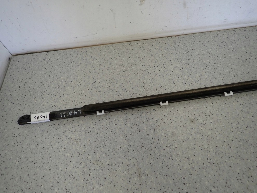 HYUNDAI i40 KOMBI 11-15 LISTWA ZGARNIAJĄCA SZYBY TYLNA LEWA 8/8