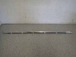 HYUNDAI i40 KOMBI 11-15 LISTWA ZGARNIAJĄCA SZYBY TYLNA LEWA