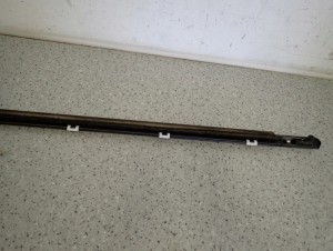 HYUNDAI i40 KOMBI 11-15 LISTWA ZGARNIAJĄCA SZYBY TYLNA LEWA 7/8 MINIATURA