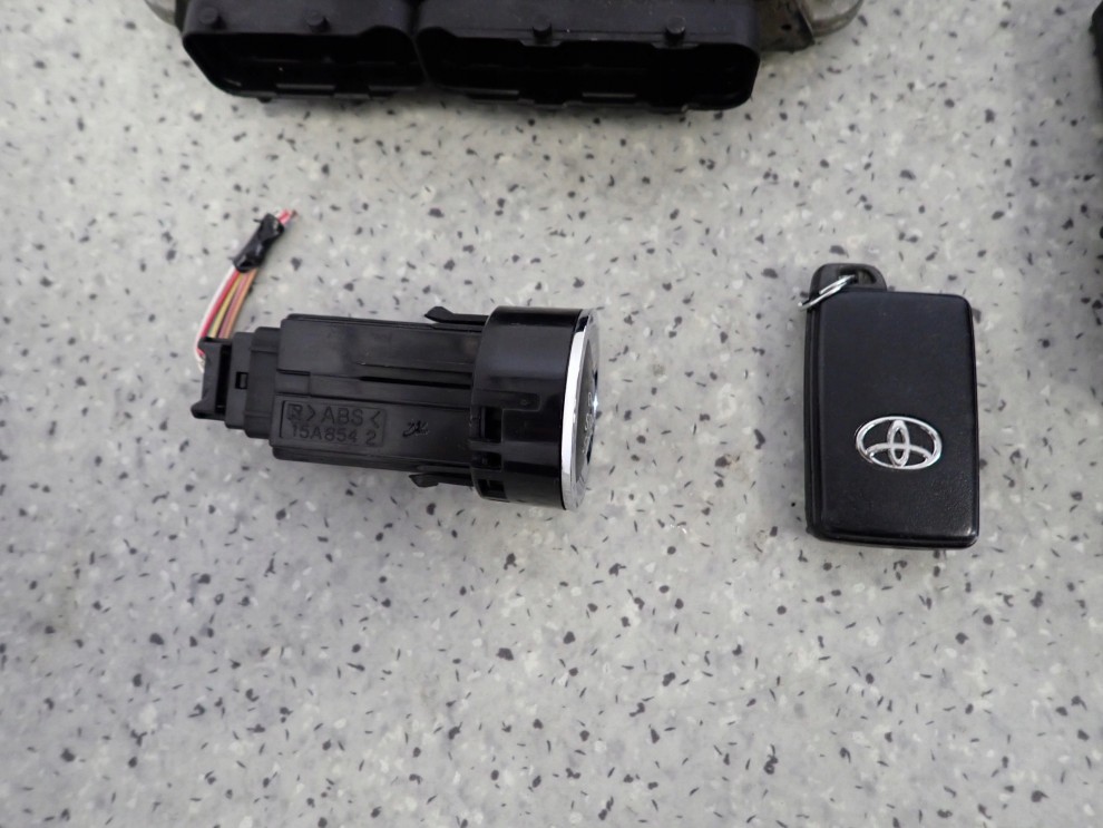 TOYOTA YARIS II 06-11 1.4 D4D ZESTAW STARTOWY KOMPUTER STACYJKA 4/6