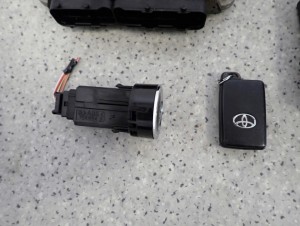 TOYOTA YARIS II 06-11 1.4 D4D ZESTAW STARTOWY KOMPUTER STACYJKA 4/6 MINIATURA