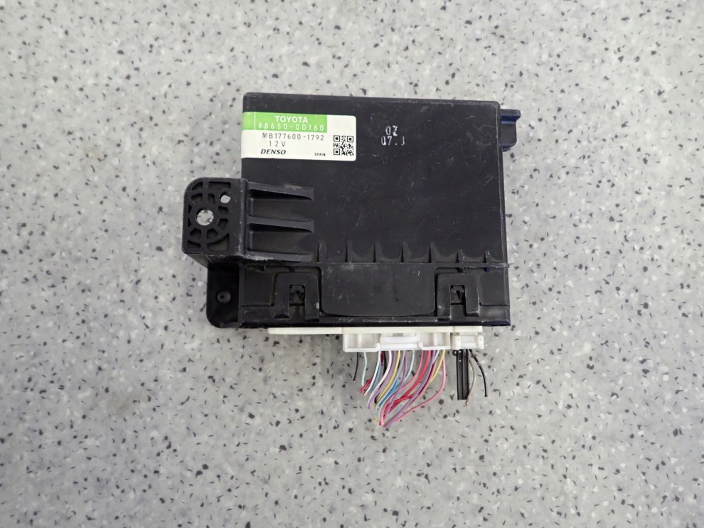 TOYOTA YARIS II 06-11 MODUŁ KLIMATYZACJI 1/3