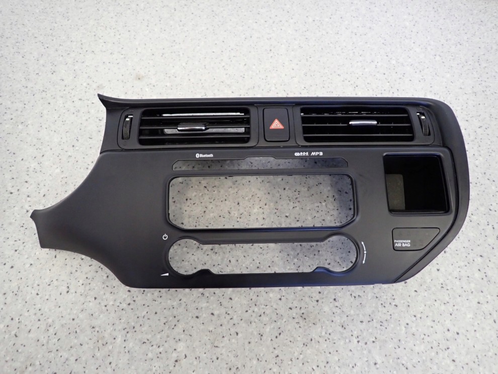 KIA RIO III HB 11-14 KRATKA NAWIEWU ŚRODKOWA 1/7