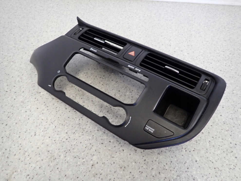 KIA RIO III HB 11-14 KRATKA NAWIEWU ŚRODKOWA 3/7