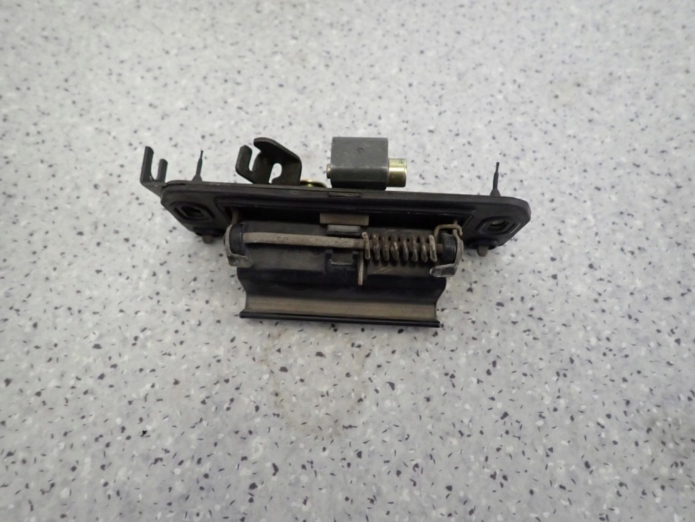 NISSAN ALMERA TINO 00-05 KLAMKA KLAPY BAGAŻNIKA 4/6