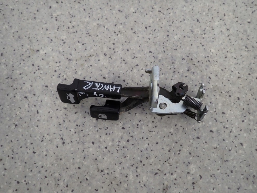 MITSUBISHI LANCER VII 4D 04- RĄCZKA DŹWIGNIA OTWIERANIA KLAPY KLAPKI PALIWA 2/4