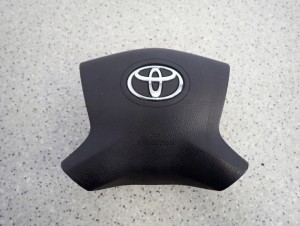 TOYOTA AVENSIS T25 02-07 PODUSZKA KIEROWCY KIEROWNICY EUROPA 1/6 MINIATURA