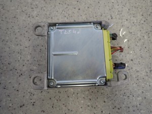 TOYOTA AVENSIS T25 02-07 STEROWNIK PODUSZEK POWIETRZNYCH WYZWALACZ 3/3 MINIATURA