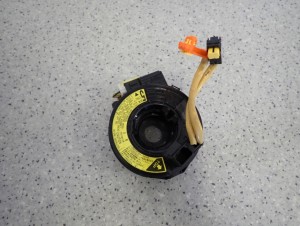 TOYOTA AVENSIS T25 02-07 TAŚMA POD KIEROWNICĘ 2/4 MINIATURA