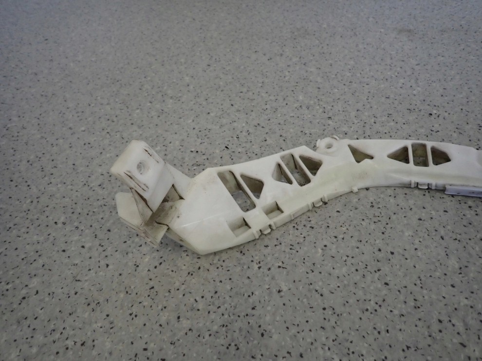 MAZDA 3 MAZDA3 HB 03- ŚLIZG ZDERZAKA TYLNY PRAWY 2/6