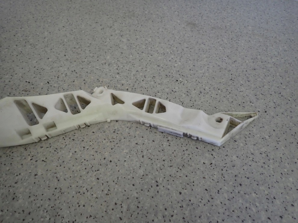 MAZDA 3 MAZDA3 HB 03- ŚLIZG ZDERZAKA TYLNY PRAWY 3/6