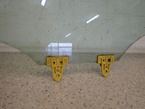 NISSAN MICRA K12 03-10 SZYBA DRZWI PRZEDNIA PRAWA 2/2 MINIATURA