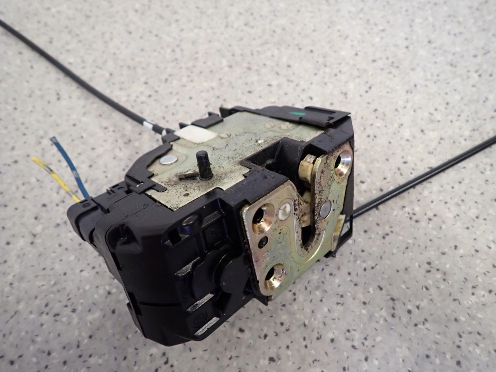 NISSAN MICRA K12 03-10 ZAMEK DRZWI TYLNY PRAWY 4/4