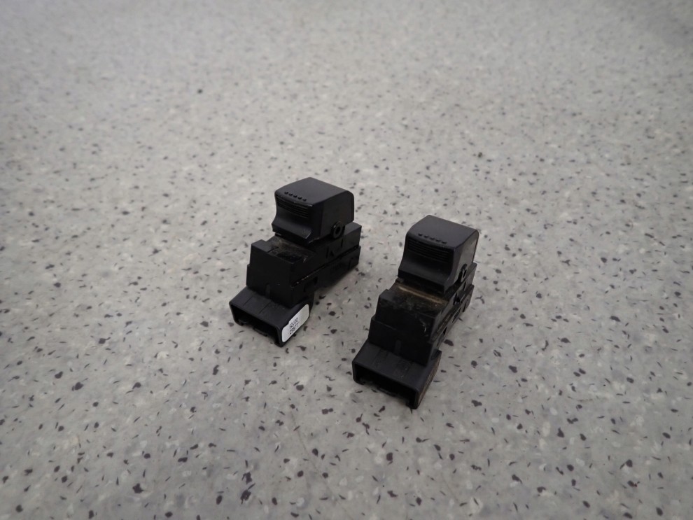 SUZUKI SX4 06-13 PRZEŁĄCZNIK SZYBY PRZEDNI TYLNY PRAWY 1/5