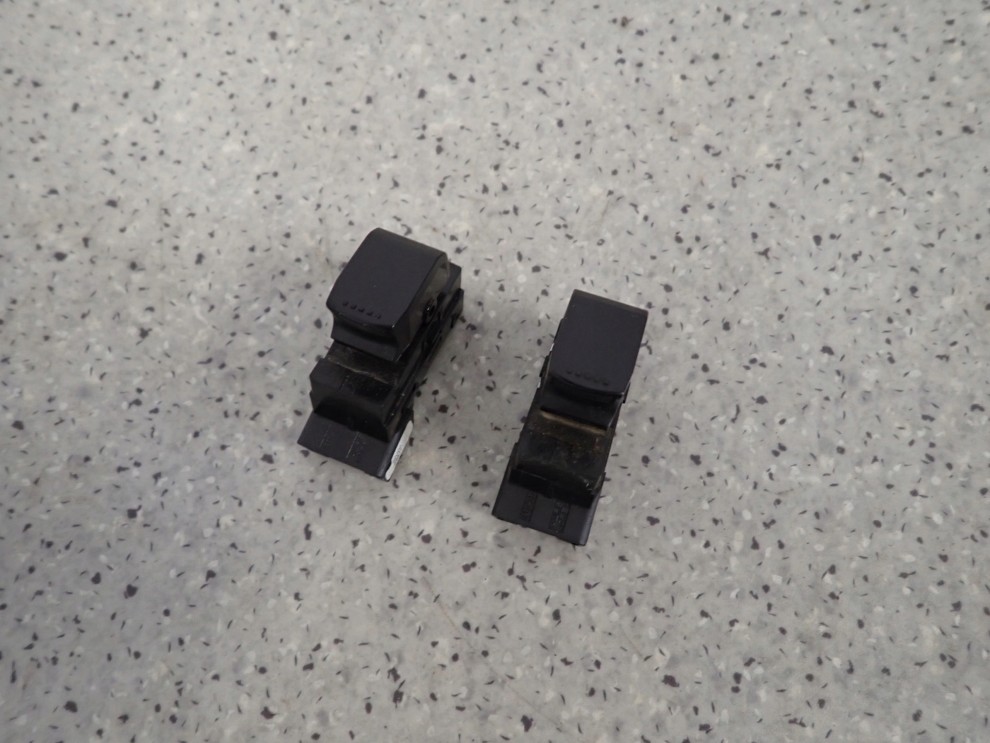 SUZUKI SX4 06-13 PRZEŁĄCZNIK SZYBY PRZEDNI TYLNY PRAWY 2/5