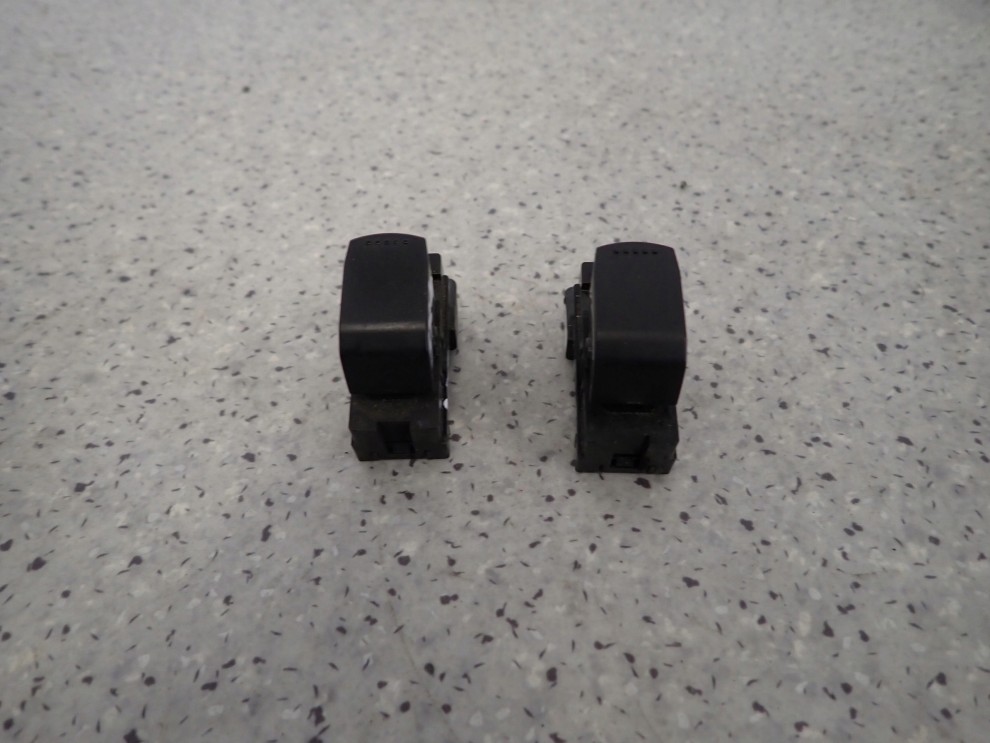 SUZUKI SX4 06-13 PRZEŁĄCZNIK SZYBY PRZEDNI TYLNY PRAWY 3/5