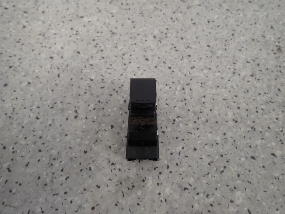 SUZUKI SPLASH 09-14 PRZEŁĄCZNIK SZYBY PRZEDNI PRAWY 1/5