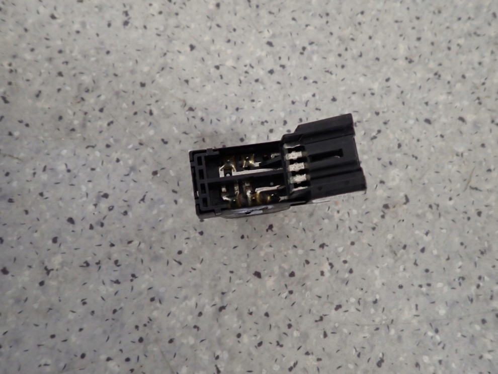 SUZUKI SPLASH 09-14 PRZEŁĄCZNIK SZYBY PRZEDNI PRAWY 4/5