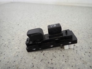 SUZUKI ALTO 09-14 PANEL PRZEŁĄCZNIK SZYBY PRZEDNI LEWY 4/7 MINIATURA