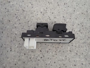 SUZUKI ALTO 09-14 PANEL PRZEŁĄCZNIK SZYBY PRZEDNI LEWY 5/7 MINIATURA
