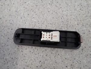 SUZUKI LIANA 02-07 PRZEŁĄCZNIK SZYBY PRZEDNI PRAWY 4/5 MINIATURA