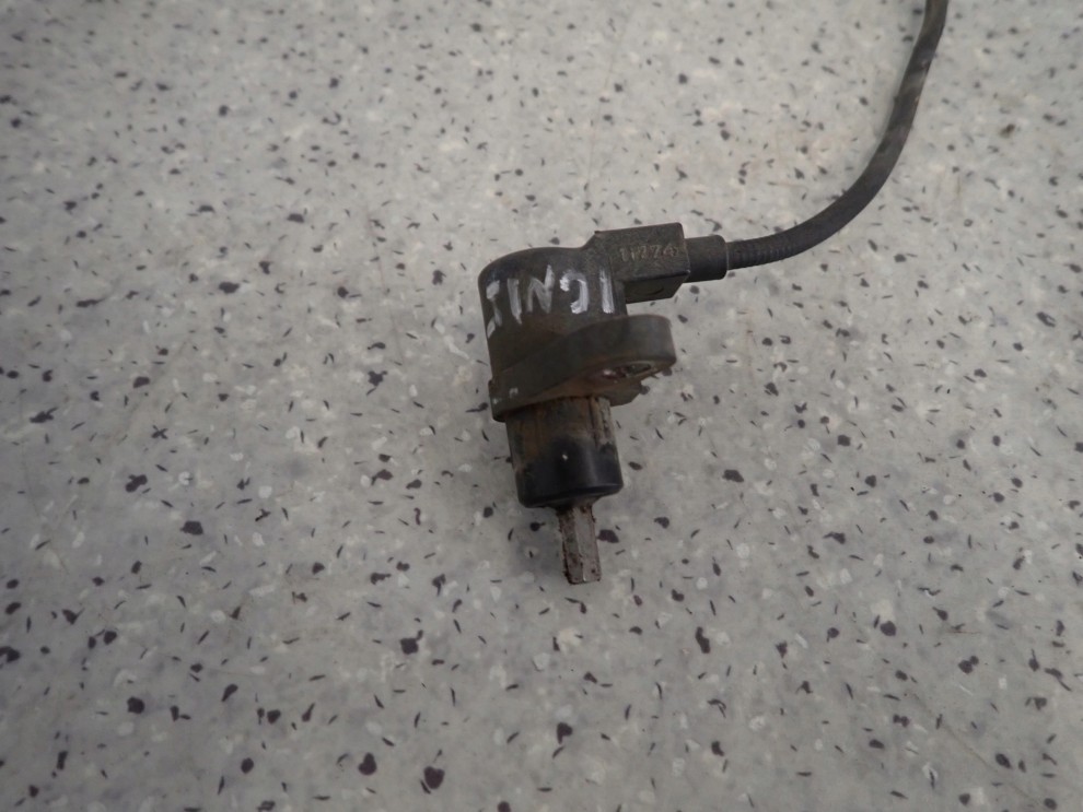 SUZUKI IGNIS 04-08 CZUJNIK ABSU TYLNY LEWY 2WD 2/5