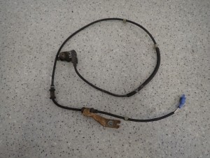 SUZUKI IGNIS 04-08 CZUJNIK ABSU TYLNY LEWY 2WD 1/5 MINIATURA