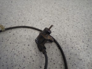 SUZUKI IGNIS 04-08 CZUJNIK ABSU TYLNY LEWY 2WD 3/5 MINIATURA