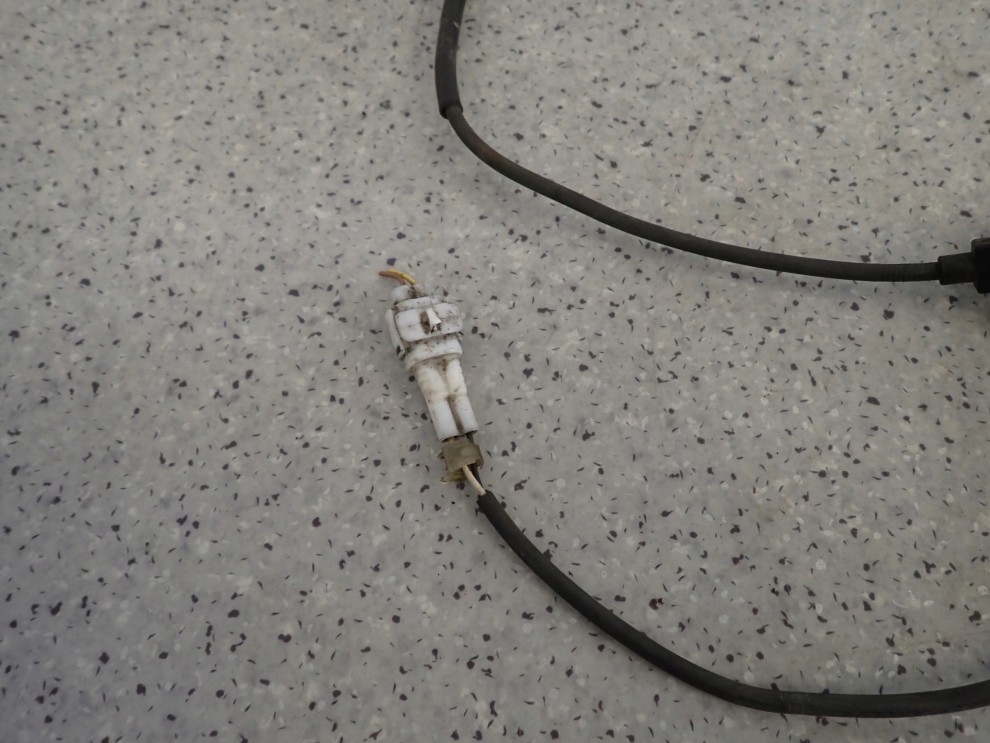 SUZUKI IGNIS 04-08 CZUJNIK ABSU TYLNY PRAWY 2WD 2/5