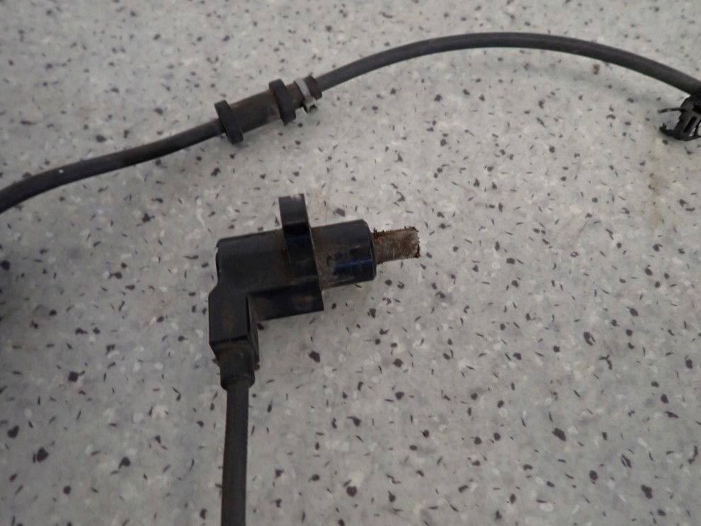 SUZUKI IGNIS 04-08 CZUJNIK ABSU TYLNY PRAWY 2WD 4/5