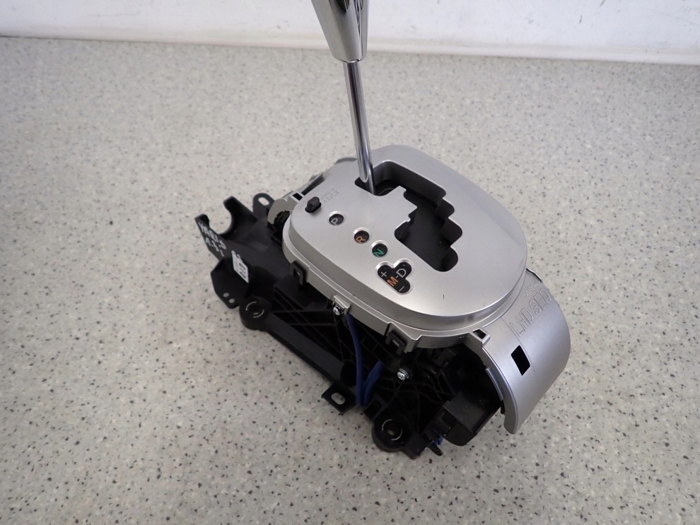 TOYOTA YARIS III AUTOMAT 12-1.33i DŹWIGNIA ZMIANY BIEGÓW AUTOMAT 2/8