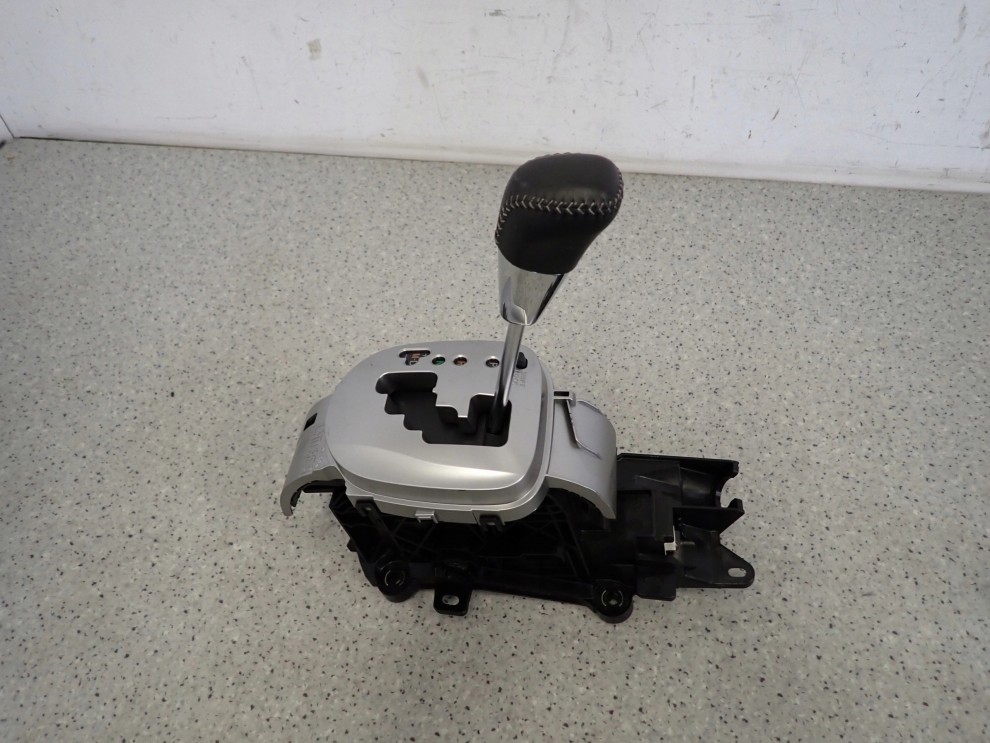 TOYOTA YARIS III AUTOMAT 12-1.33i DŹWIGNIA ZMIANY BIEGÓW AUTOMAT 4/8