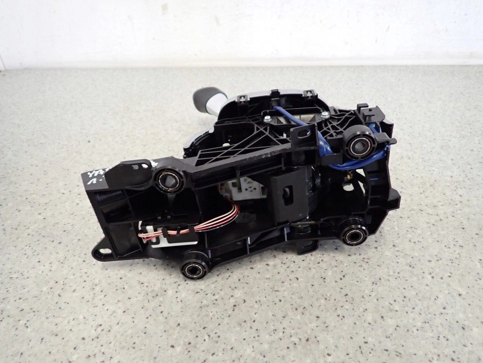 TOYOTA YARIS III AUTOMAT 12-1.33i DŹWIGNIA ZMIANY BIEGÓW AUTOMAT 8/8