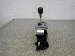 TOYOTA YARIS III AUTOMAT 12-1.33i DŹWIGNIA ZMIANY BIEGÓW AUTOMAT 5/8 MINIATURA