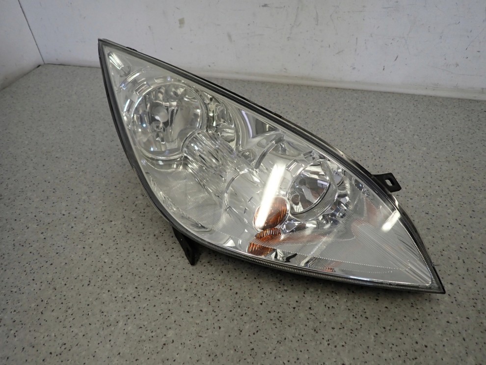 MITSUBISHI COLT 03-08 REFLEKTOR PRAWY LAMPA PRZÓD 1/8