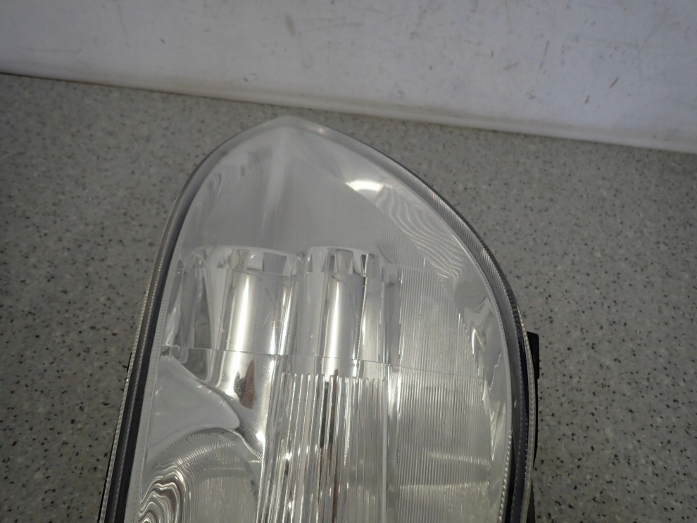 MITSUBISHI COLT 03-08 REFLEKTOR PRAWY LAMPA PRZÓD 3/8