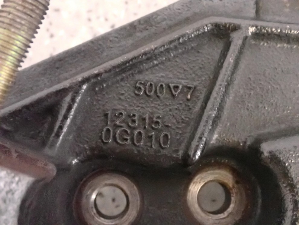 TOYOTA AVENSIS T25 2.0 D4D 02-05 ŁAPA SILNIKA PRAWA 3/6