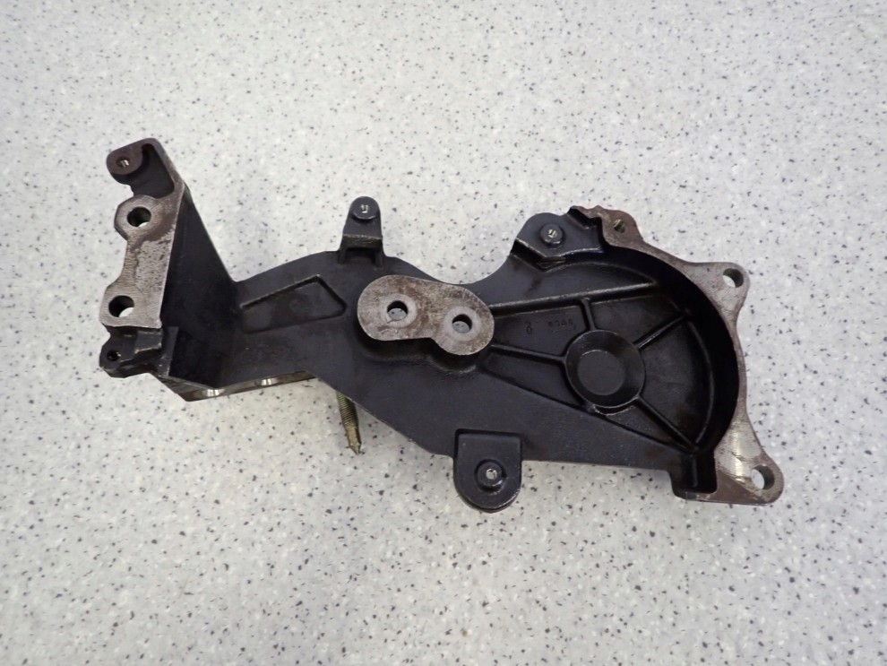 TOYOTA AVENSIS T25 2.0 D4D 02-05 ŁAPA SILNIKA PRAWA 4/6