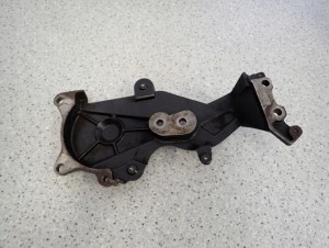 TOYOTA AVENSIS T25 2.0 D4D 02-05 ŁAPA SILNIKA PRAWA 5/6 MINIATURA