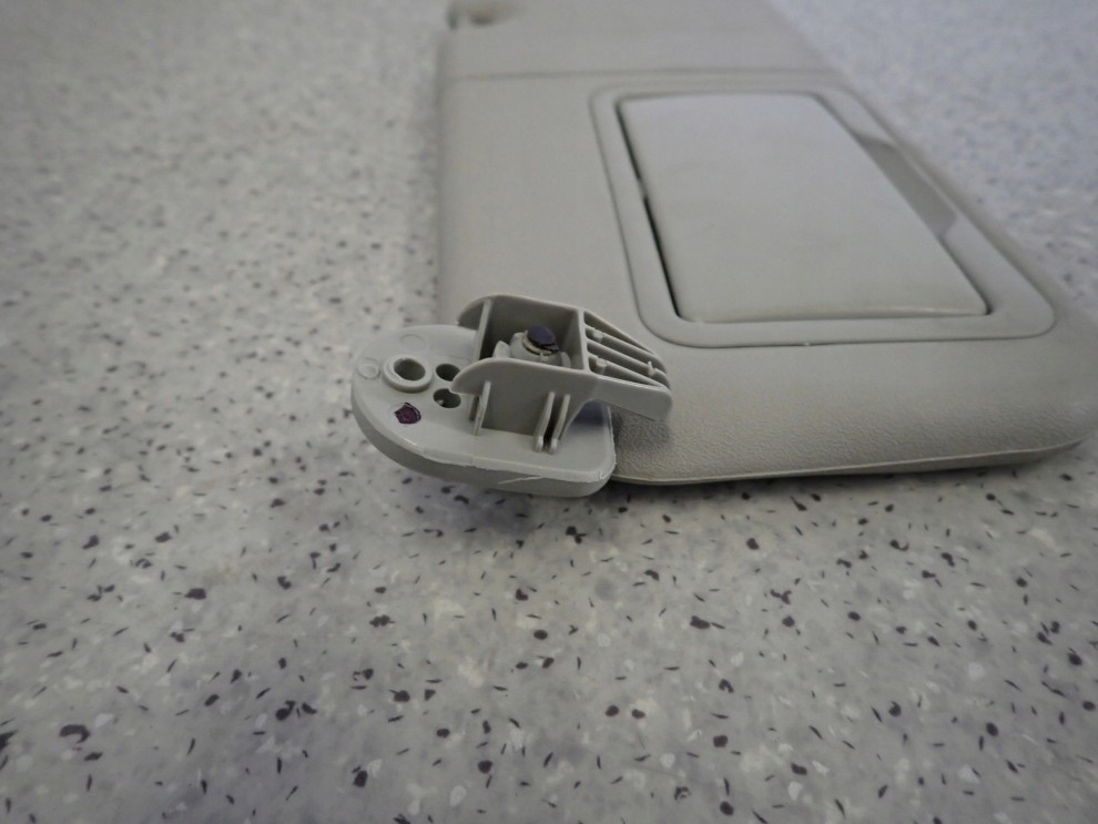 SUZUKI ALTO 09-13 DASZEK PRZECIWSŁONECZNY PRZEDNI LEWY 3/4