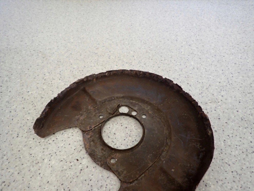 NISSAN ALMERA TINO 00-05 TARCZA KOTWICZNA TYLNA PRAWA 3/5