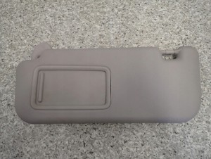 TOYOTA YARIS II 06-11 DASZEK PRZECIWSŁONECZNY LEWY 1/6 MINIATURA