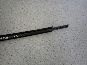 SUZUKI SPLASH 08-14 LISTWA ZGARNIAJĄCA PRZEDNIA PRAWA PARAPET 6/8 MINIATURA