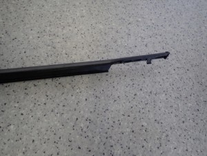 SUZUKI SPLASH 08-14 LISTWA ZGARNIAJĄCA PRZEDNIA PRAWA PARAPET 8/8 MINIATURA