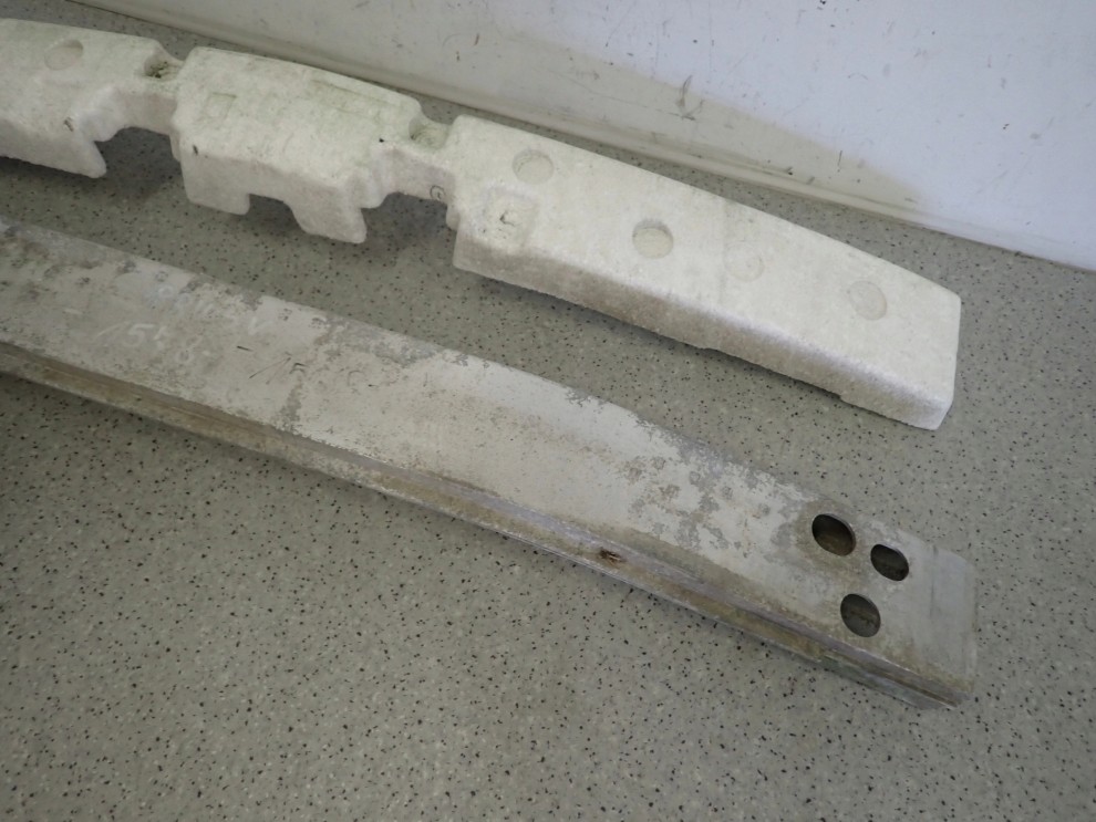 TOYOTA PRIUS II 03-08 BELKA ZDERZAKA PRZEDNIEGO ABSORBER 3/8