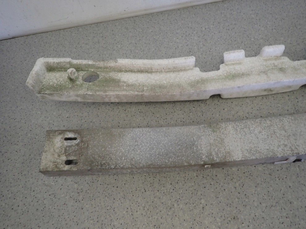 TOYOTA PRIUS II 03-08 BELKA ZDERZAKA PRZEDNIEGO ABSORBER 6/8