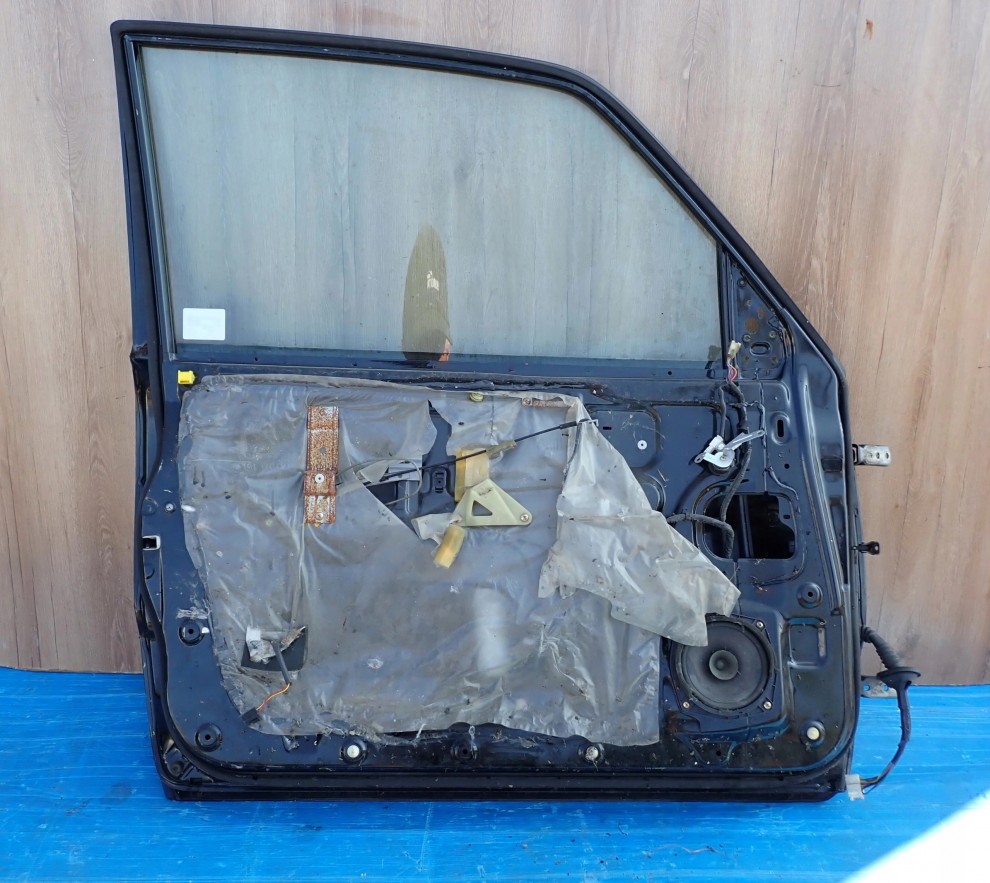 MITSUBISHI PAJERO III 3D 00-06 DRZWI LEWE 9/10