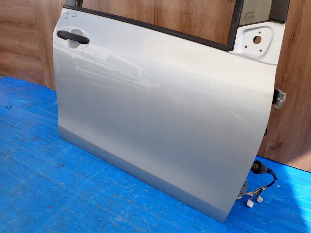 TOYOTA YARIS II 06-11 5d DRZWI PRZEDNIE PRAWE 1E7 5/12