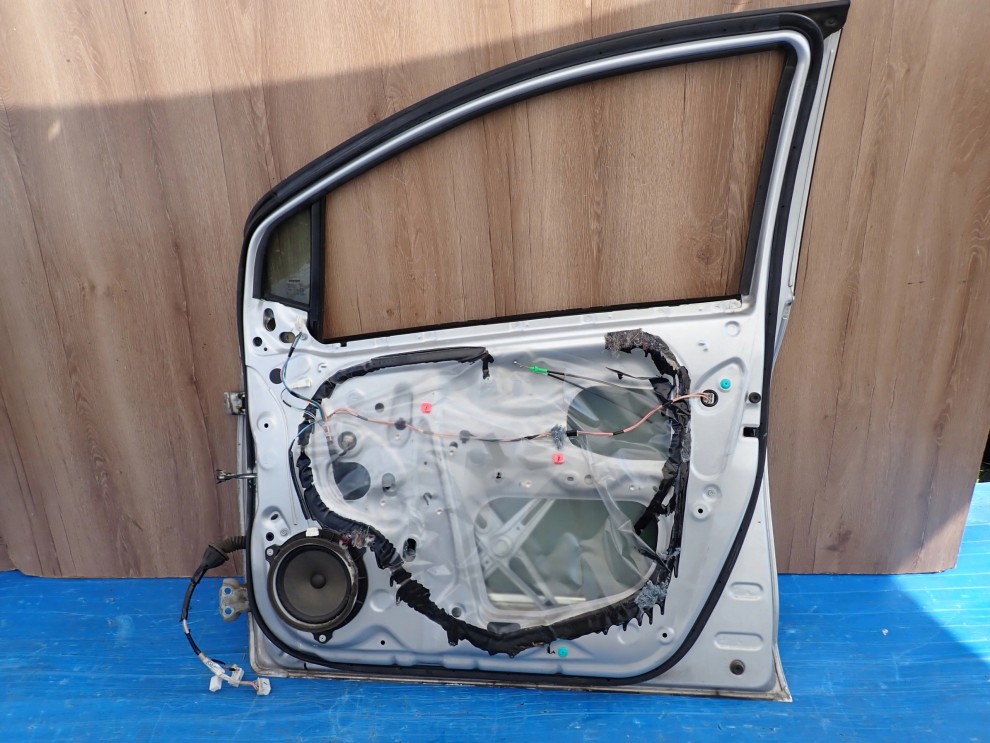 TOYOTA YARIS II 06-11 5d DRZWI PRZEDNIE PRAWE 1E7 11/12